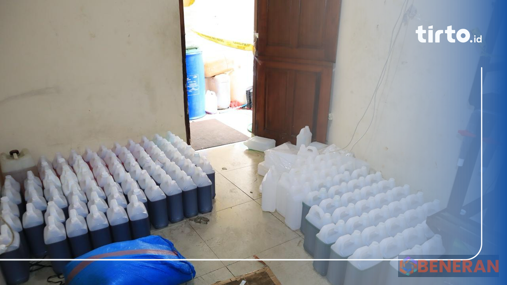 Jaringan produksi sabun palsu miliaran rupiah terbongkar, bahayakan kesehatan masyarakat.