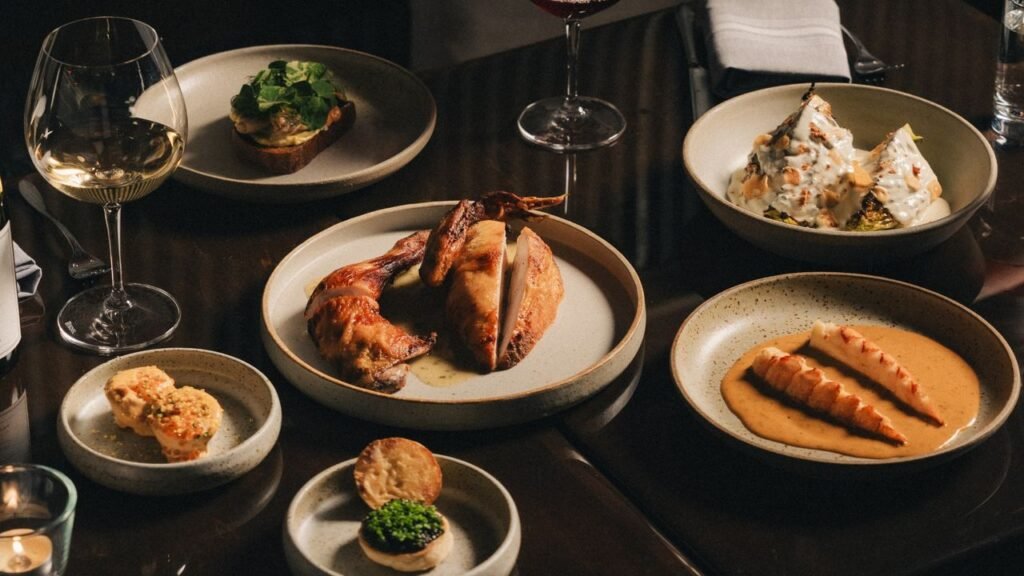 Nikmati energi baru dan kelezatan 23 restoran terbaik Portland yang wajib Anda coba.