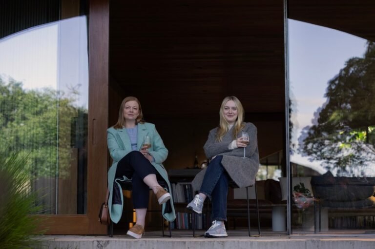 Sarah Snook bintangi thriller 'All Her Fault'. Akankah nasibnya sekelam Shiv Roy?