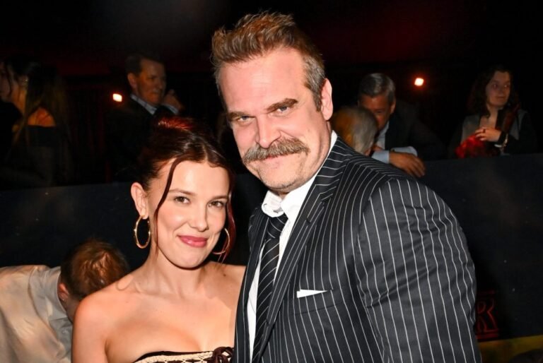 David Harbour tampil ceria di premiere Stranger Things, redam spekulasi publik.