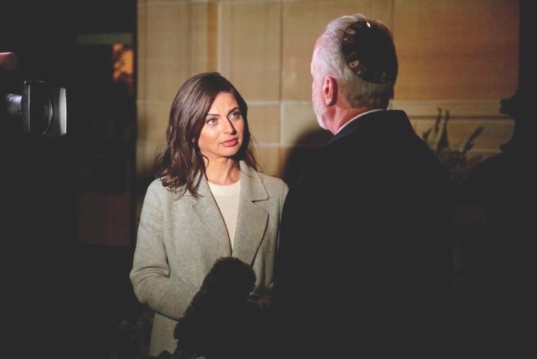 Bianna Golodryga menelusuri akar antisemitisme, didorong pertanyaan sang anak.