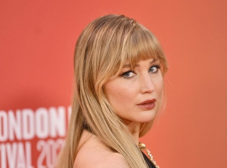 Jennifer Lawrence soroti perbedaan gaya penyutradaraan pria dan wanita.