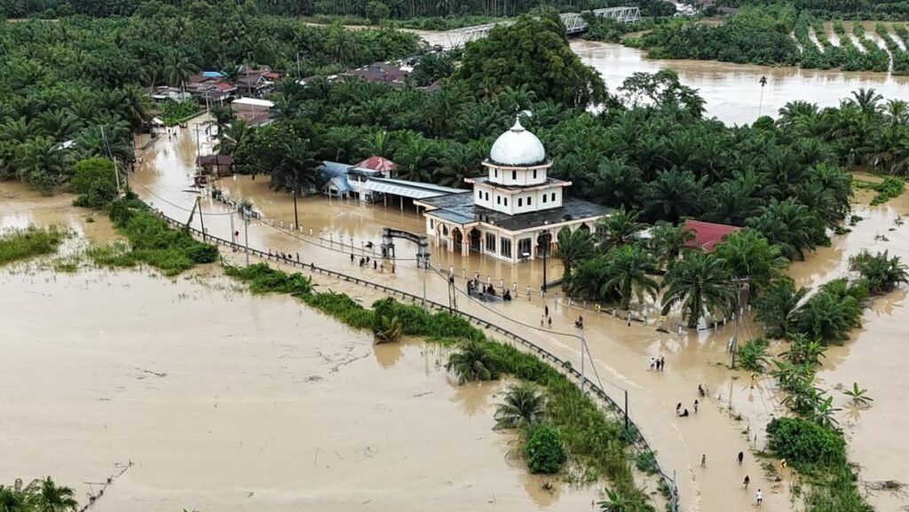 Aceh Dalam Kondisi Darurat: Banjir dan Longsor Renggut 30 Nyawa, 16 Orang Hilang