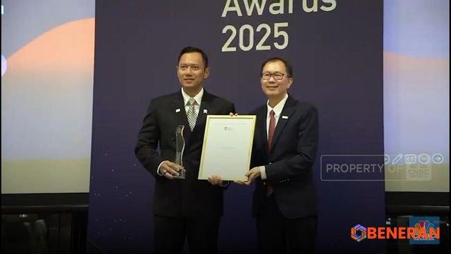 AHY Dianugerahi Penghargaan Tertinggi Alumni NTU Singapura