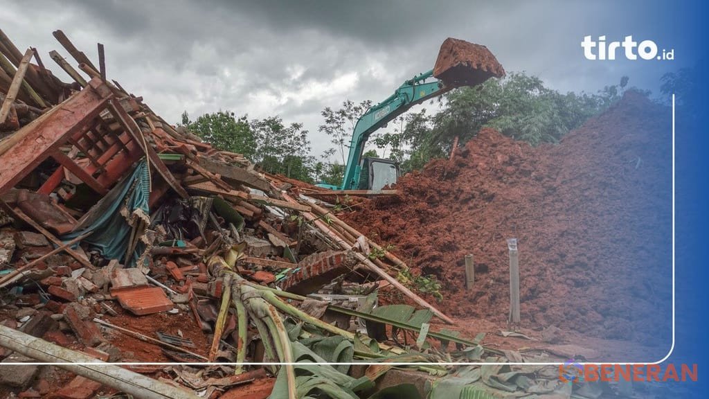 Tim SAR berjuang di tengah cuaca ekstrem pasca longsor Cilacap, didukung penuh Kementerian PUPR.