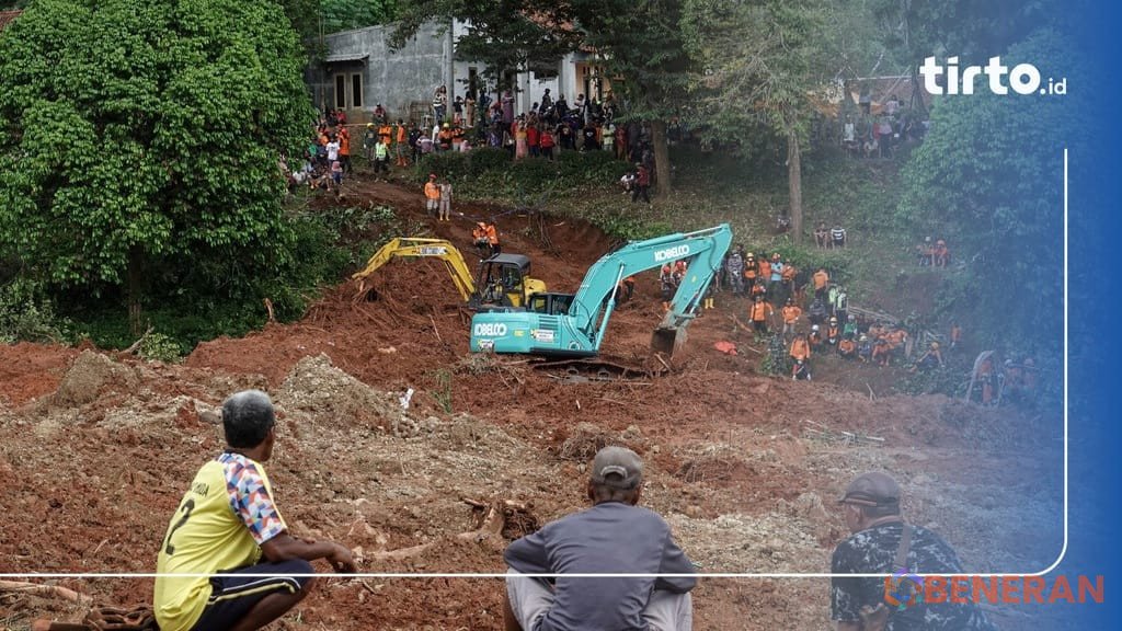 Pencarian korban longsor Cilacap terus berlanjut. 11 tewas, 12 lainnya masih hilang.