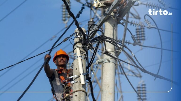 Pembangunan PLTA pedalaman jadi tantangan energi hijau, perlambat target EBT nasional Indonesia.