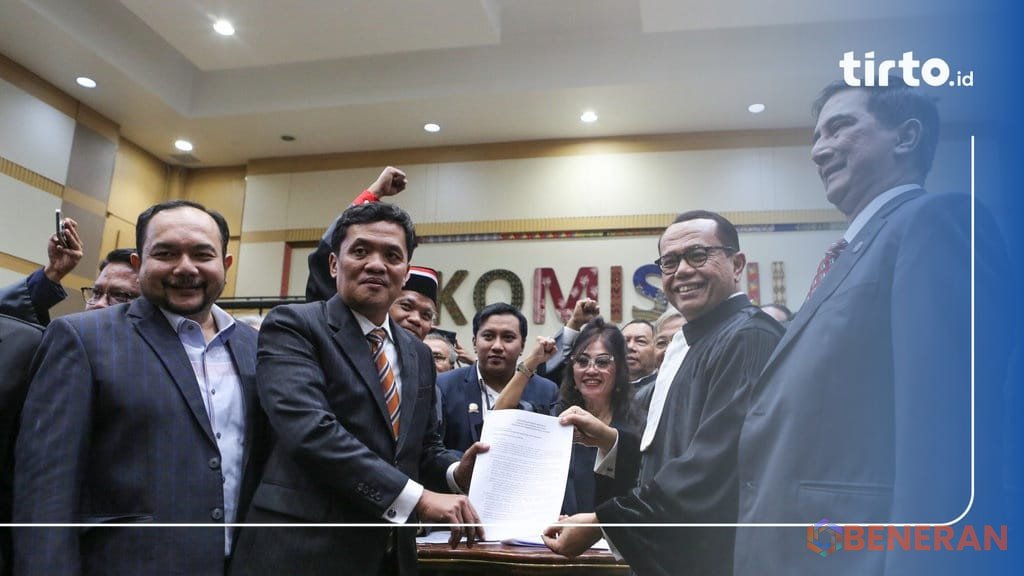 RUU KUHAP disahkan di tengah badai kritik, memicu kontroversi dan perdebatan sengit.