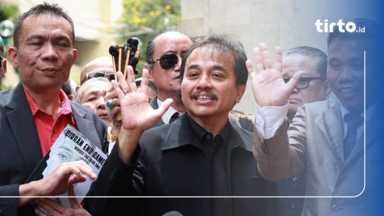 Roy Suryo dan rekan diperiksa di Polda Metro, namun tidak ditahan.