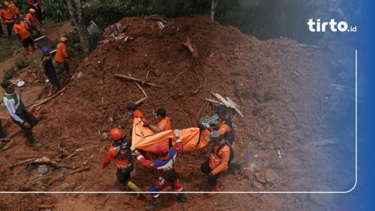 Pencarian korban longsor Cilacap berlanjut, enam tewas, belasan masih hilang.