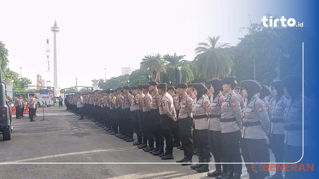 Pengamanan ketat demo buruh di Monas, ribuan polisi siaga tanpa senjata api.
