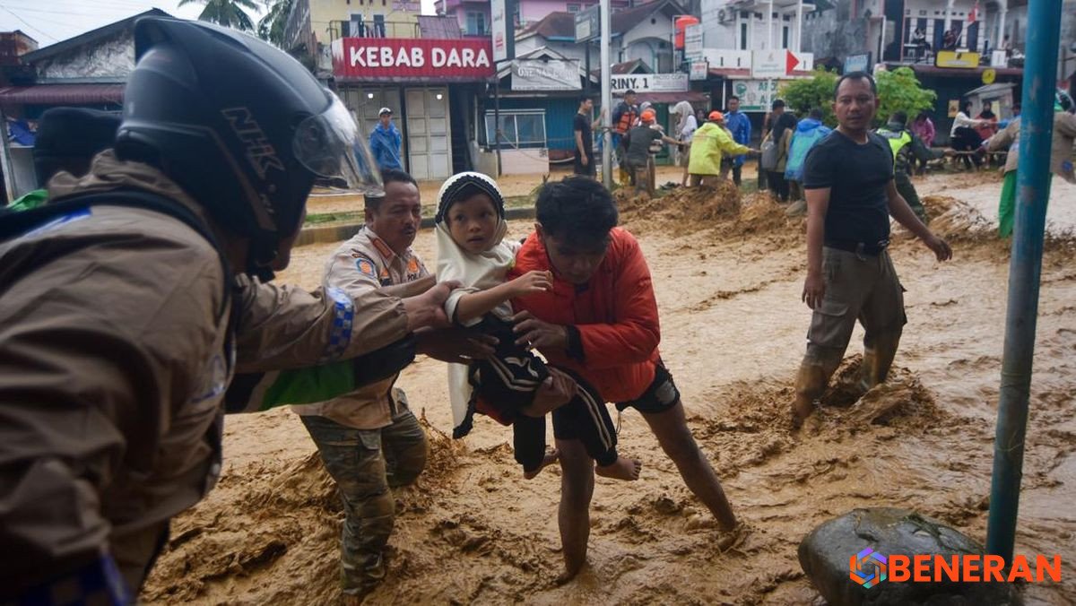 Banjir Bandang Terjang Pasar Baru Padang, Dampak Meluas