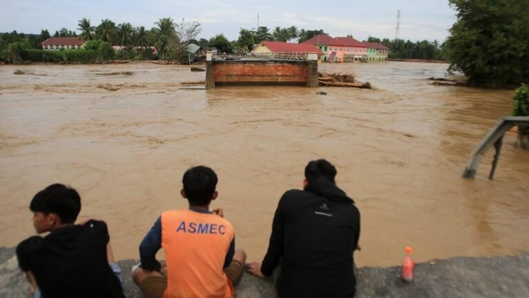 Banjir dan Longsor Aceh: Lebih dari Seratus Jiwa Melayang, Ratusan Ribu Terdampak