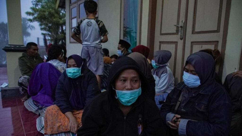 Basarnas Tingkatkan Evakuasi di Lumajang, Ratusan Warga Mengungsi Antisipasi Erupsi Semeru