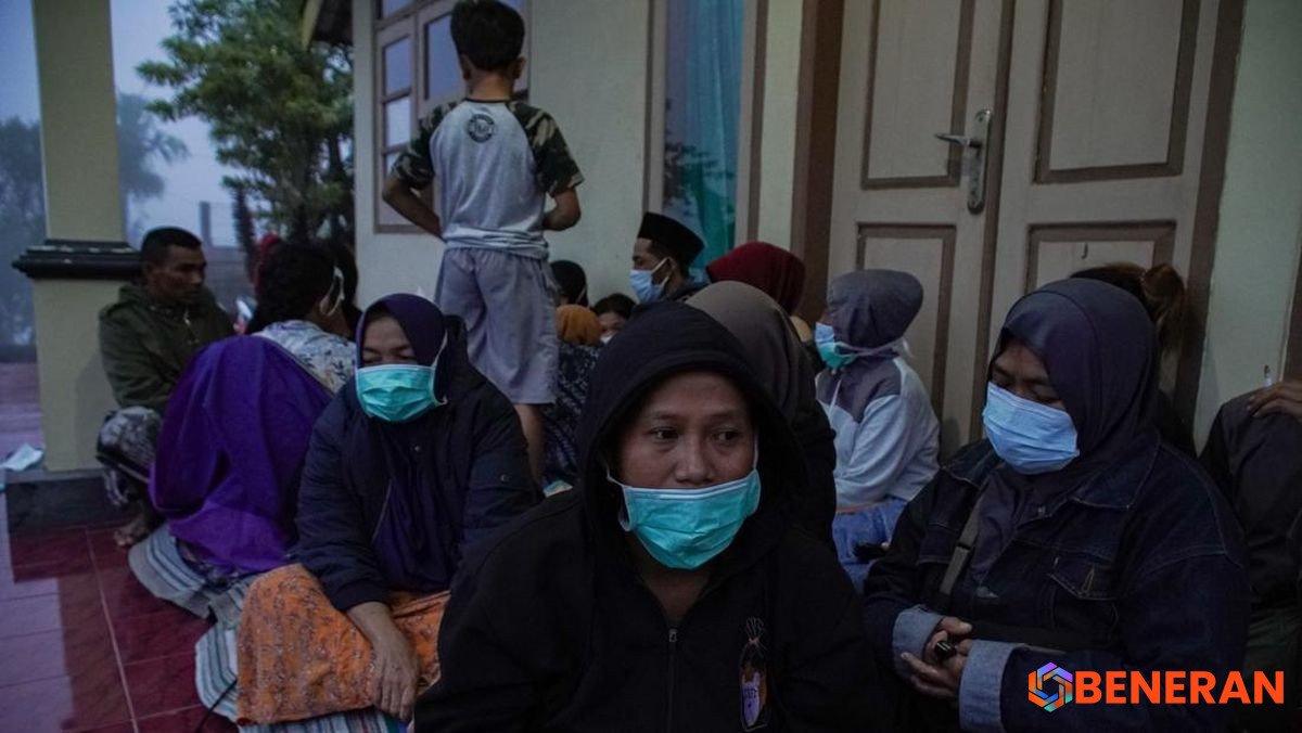 Basarnas Tingkatkan Evakuasi di Lumajang, Ratusan Warga Mengungsi Antisipasi Erupsi Semeru