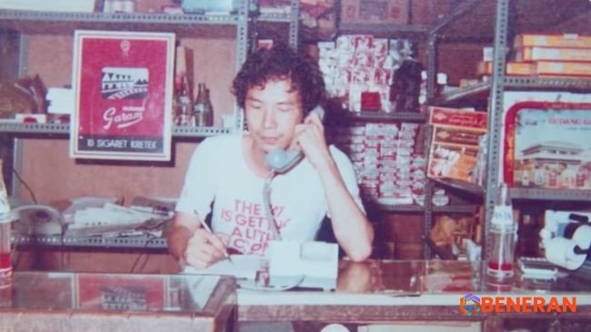 Dari Warung Ibu ke Ribuan Gerai: Kisah Sukses Pendiri Alfamart