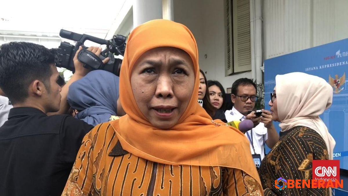 Gubernur Khofifah Ingatkan Bahaya Merekam Erupsi Semeru dari Dekat