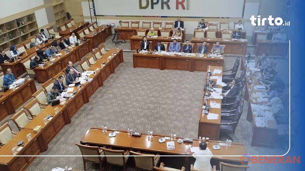 DPR menyoroti keaslian ijazah tujuh calon anggota Komisi Yudisial.