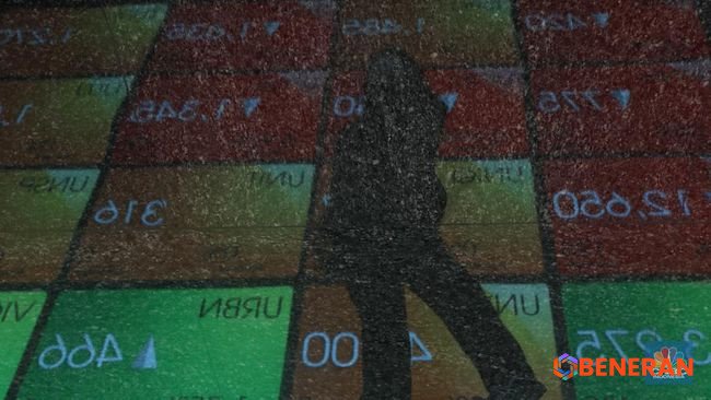 IHSG Melemah 0,75% di Sesi Pertama, Sempat Sentuh Level 8.400-an