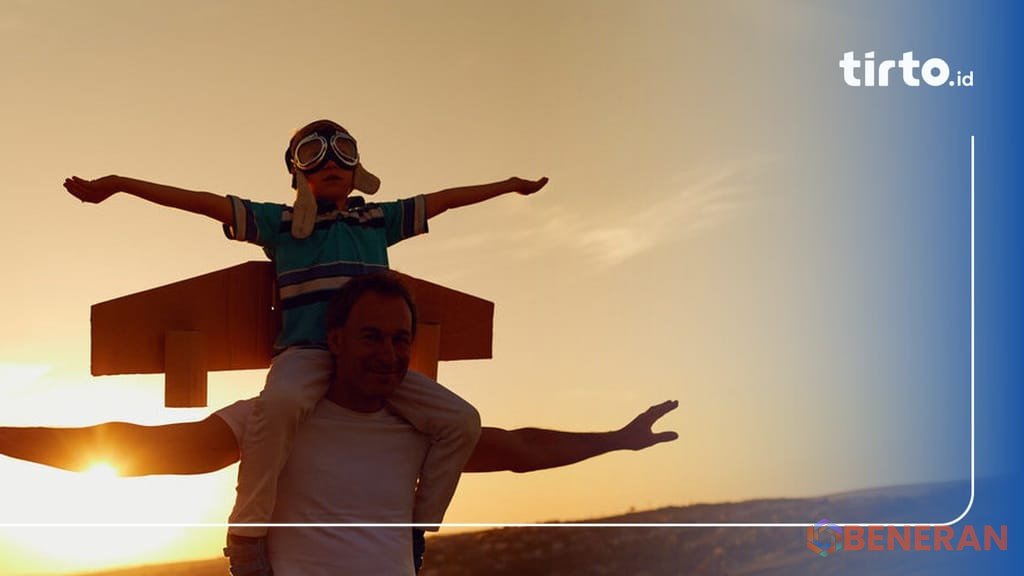 Menguak sejarah Hari Ayah Nasional (12 November) dan Hari Ibu (22 Desember), pilar kasih sayang keluarga.