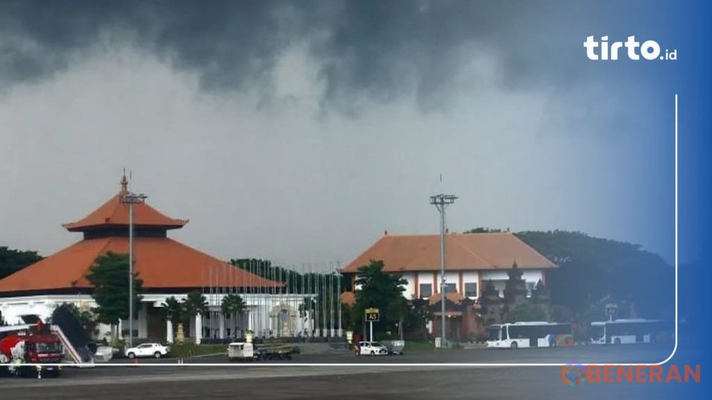 BMKG ingatkan potensi cuaca ekstrem. Waspada bibit siklon tropis pemicu badai.