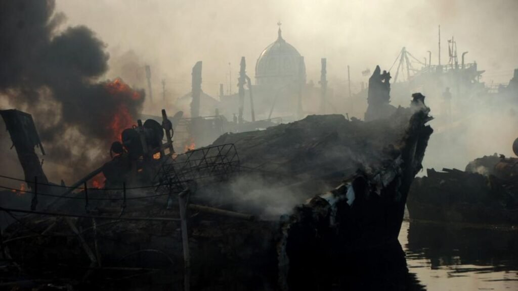 Kebakaran Tragis Kapal Makmur 03: Sebelas ABK Hilang di Perairan Banda