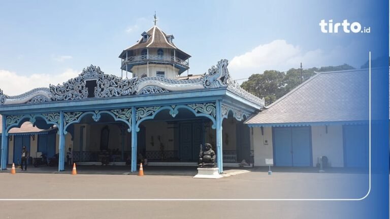 Perebutan gelar Pakubuwono XIV di Keraton Solo, dua pangeran berseteru demi takhta.