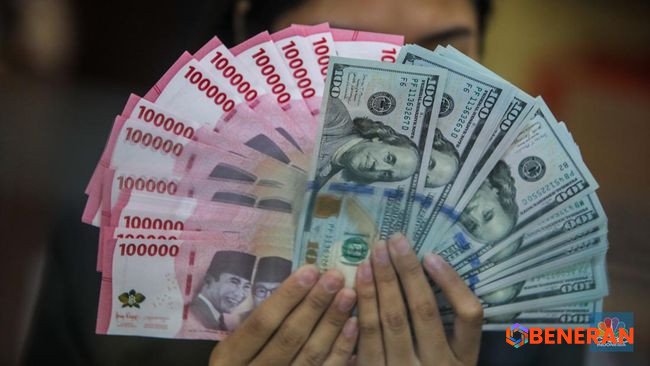 Kurs Rupiah Tertekan, Dolar AS Capai Rp16.650 pada Jumat Terakhir