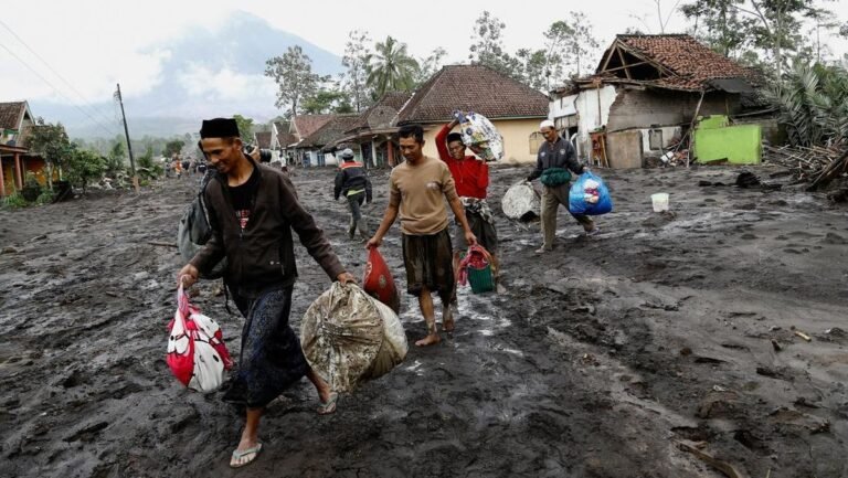Laporan BNPB: Erupsi Semeru di Lumajang Sebabkan Korban Luka dan Kerusakan Lahan