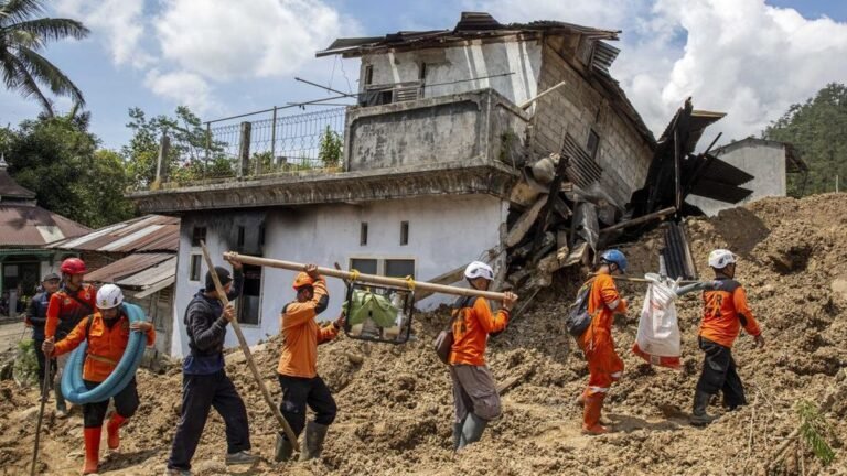 Longsor Banjarnegara: Korban Tewas Meningkat, Pencarian 16 Warga Hilang Diperpanjang
