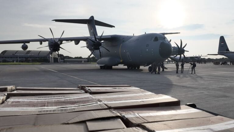 Pemerintah Kirim Bantuan Bencana Lewat Udara ke Tiga Provinsi