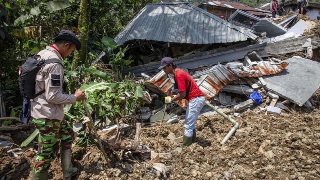 Pencarian Besar-besaran Korban Longsor Banjarnegara, 18 Orang Belum Ditemukan