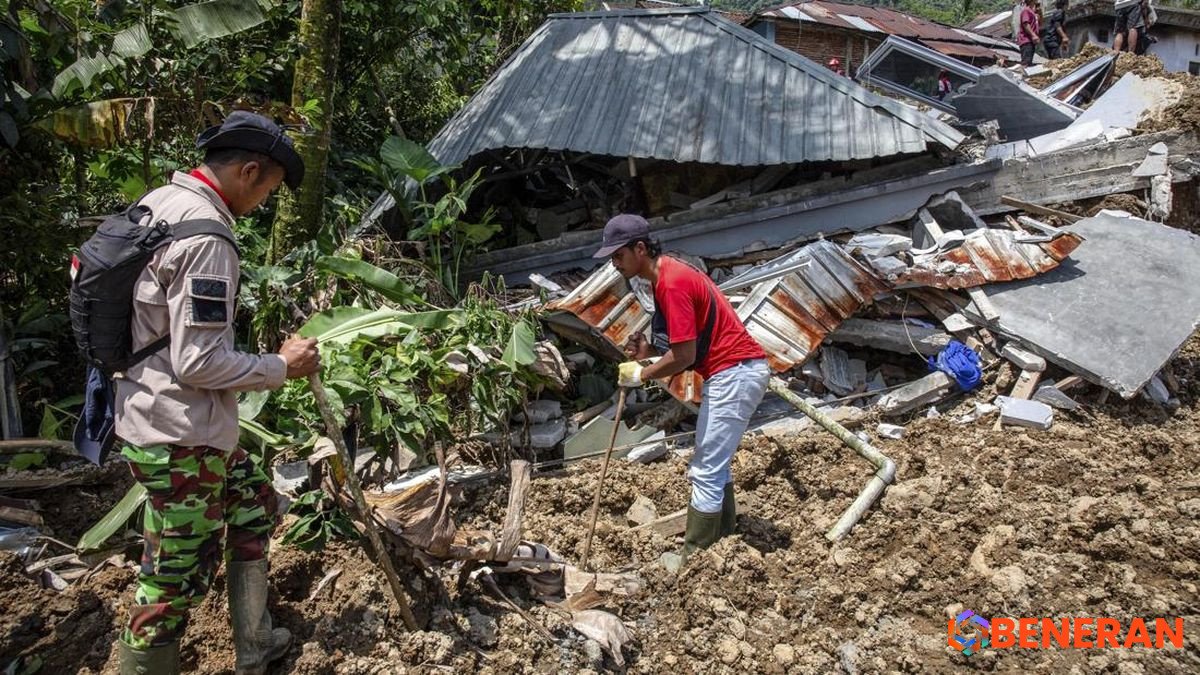 Pencarian Besar-besaran Korban Longsor Banjarnegara, 18 Orang Belum Ditemukan