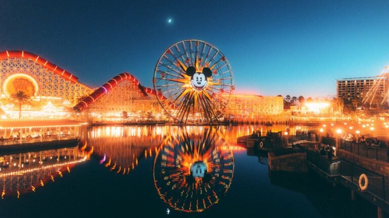 Dekat Disneyland, hotel ramah keluarga terbaik menanti. Wujudkan liburan impian Anda!