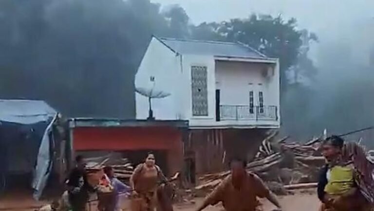 Puluhan Jiwa Melayang Akibat Banjir dan Longsor Melanda Sumatera Utara