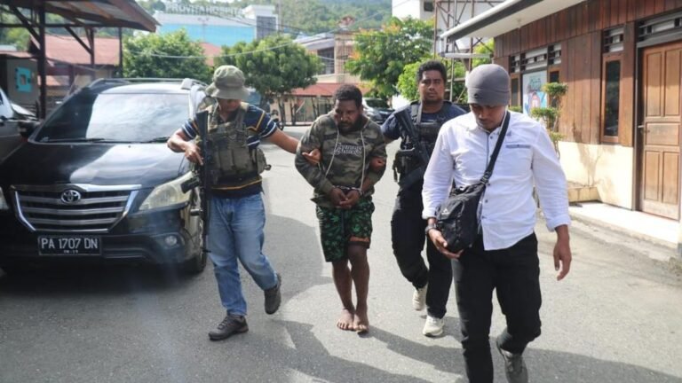 Satgas Damai Cartenz Bekuk Anggota KKB Pembunuh Nakes, Akhiri Pelarian Sejak 2021