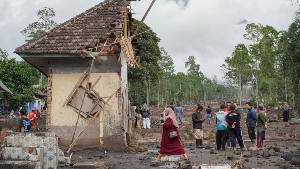 Status Darurat Semeru Diperpanjang: Prioritas Perlindungan Warga