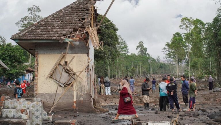 Status Darurat Semeru Diperpanjang: Prioritas Perlindungan Warga