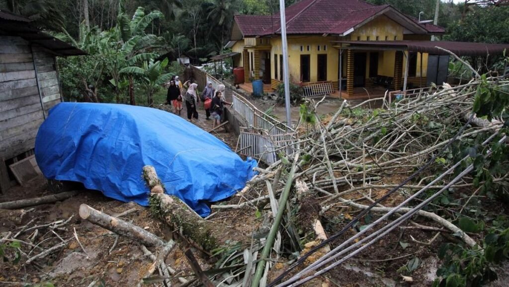 Tapanuli Tengah Terisolasi Bencana, Bupati Masinton Desak Bantuan Mendesak