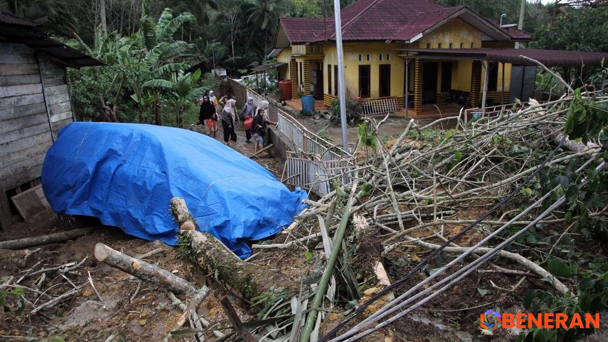 Tapanuli Tengah Terisolasi Bencana, Bupati Masinton Desak Bantuan Mendesak