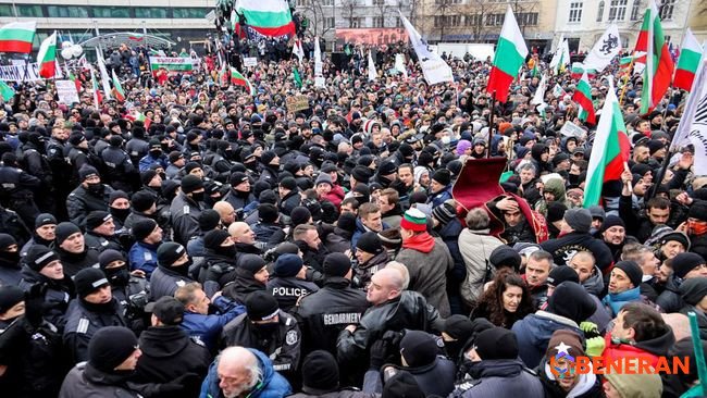 Bulgaria Bergolak: Tuntutan Perubahan di Tengah Krisis Kepercayaan