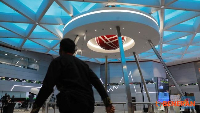 IHSG Cetak Rekor Baru di 8.617, Sektor Bahan Baku Memimpin Kenaikan