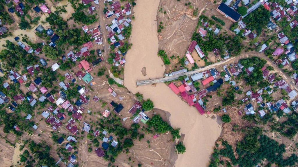 Kekurangan Bantuan Logistik Mendorong Penjarahan oleh Korban Banjir di Aceh