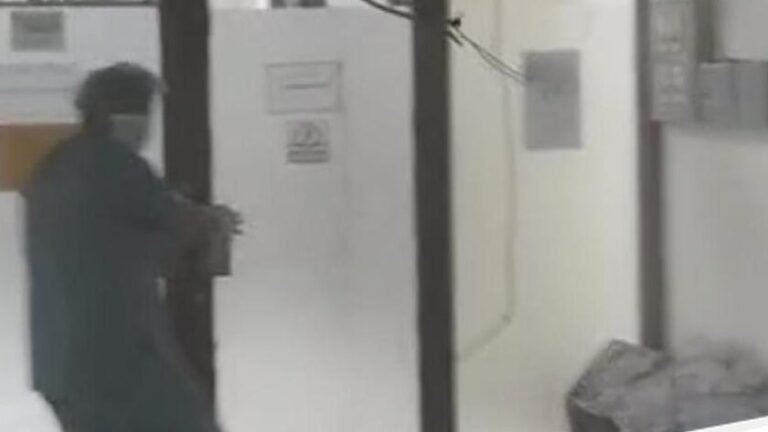 Langit-langit Ruang Bedah RSUD Cilegon Runtuh, Tak Ada Korban Jiwa