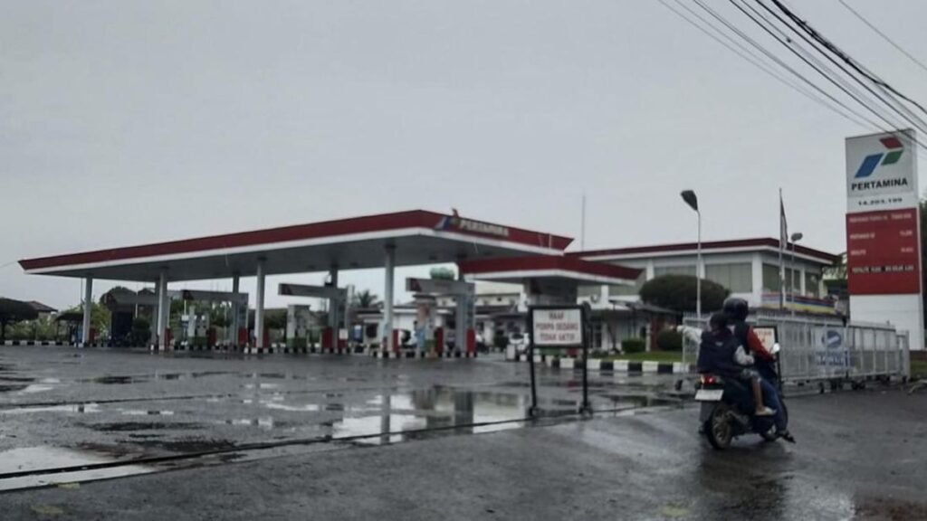 Medan Dilanda Krisis BBM: Banjir Putus Pasokan, Harga Meroket Rp50 Ribu/Liter