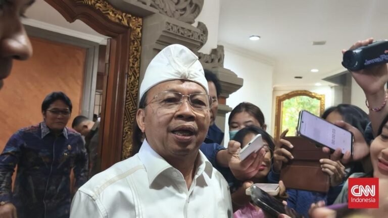 Melanggar Aturan, Lift Kaca Pantai Kelingking Akan Diganti Tangga Alami