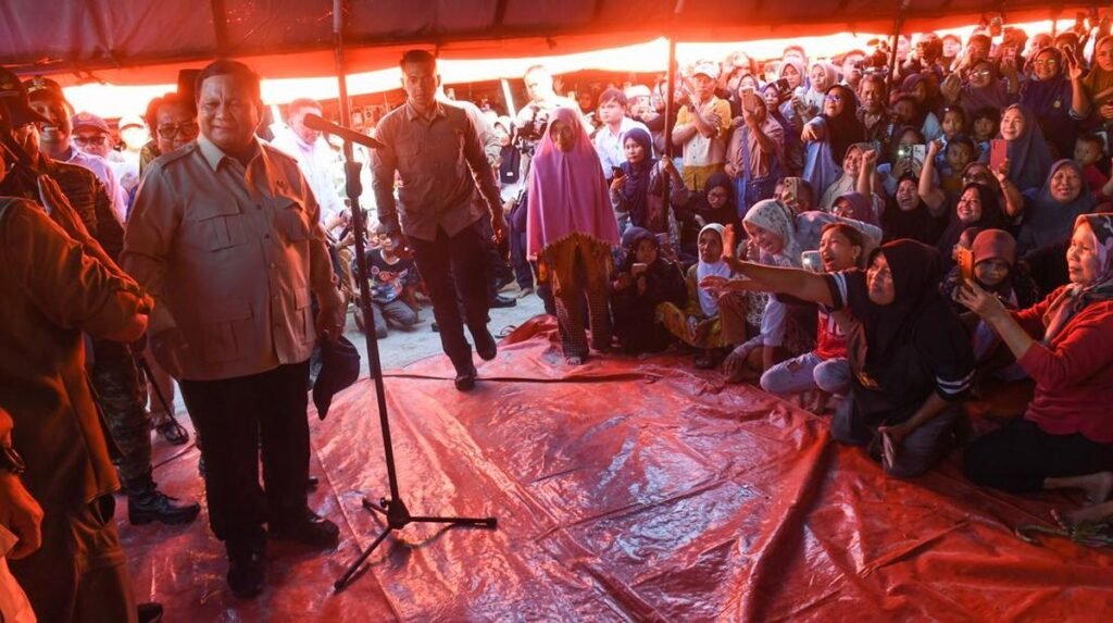 Prabowo Serukan Perang Melawan Korupsi di Hadapan Korban Banjir Padang Pariaman