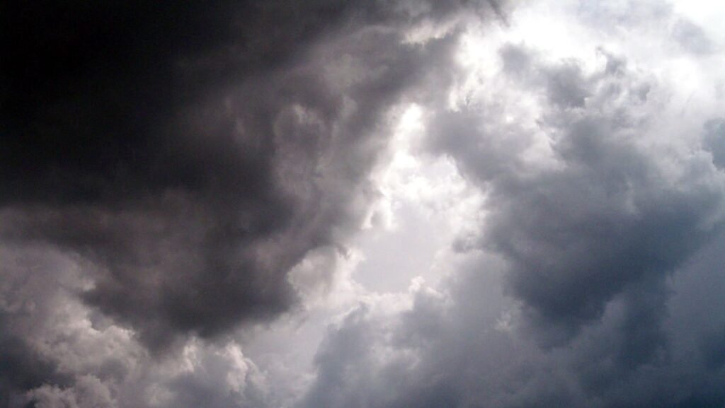 Update: BMKG Ungkap Anomali Hujan Sebulan Tumpah dalam Sehari di Sumatra