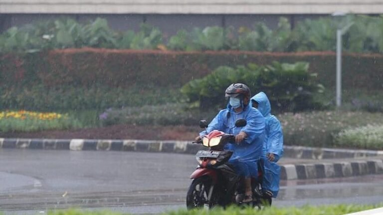 Jakarta Waspada Cuaca: Potensi Hujan Ringan hingga Lebat Sepekan Penuh