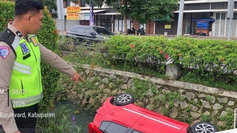 Mobil Terjun ke Kali di Cikupa, Diduga Akibat Sopir Mengantuk